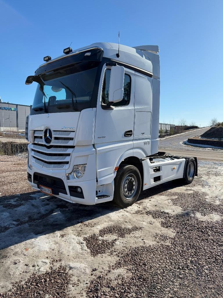 Mercedes-Benz 1848 Vetopöytäautot