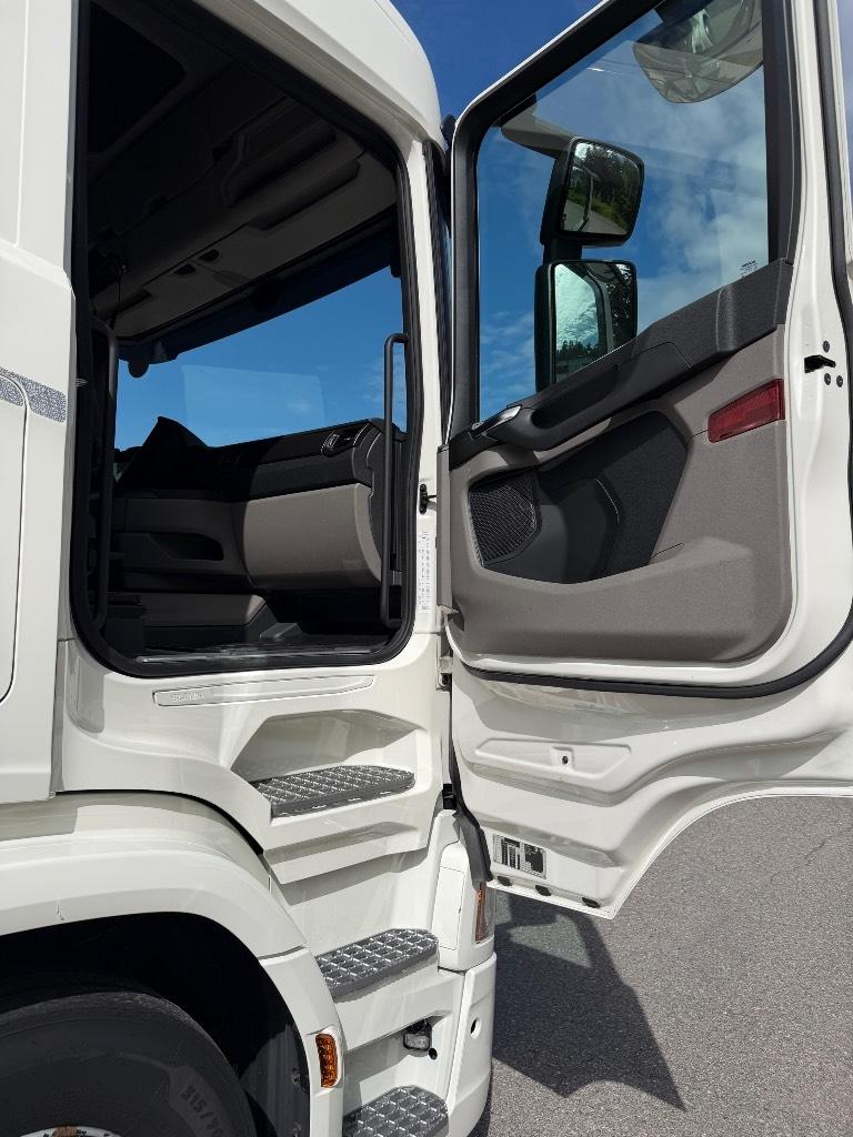 Scania R460 A 6x2 NA Vetopöytäautot