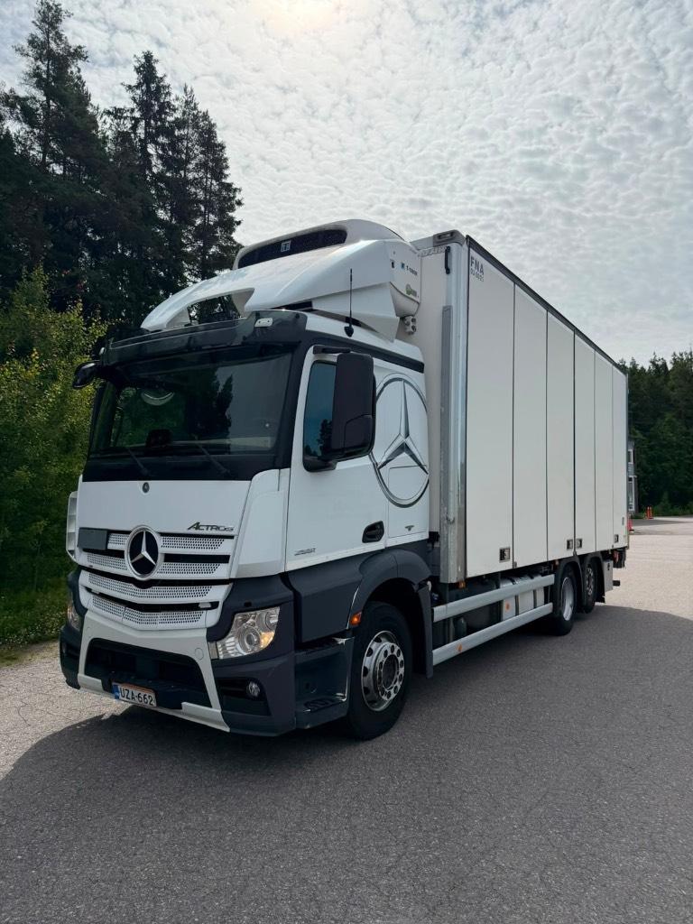 Mercedes-Benz 2551 Kylmä-/Lämpökori kuorma-autot